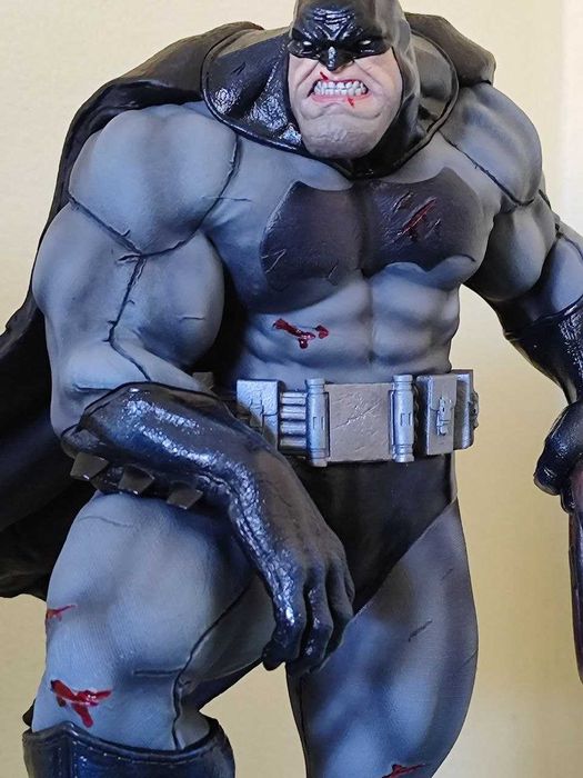 Batman 42cm – Estátua / Action Figure Colecionável