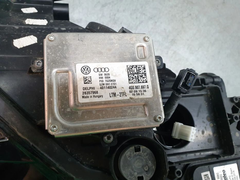 Ótica / farol direita VOLKSWAGEN Golf Sportsvan (AM1)