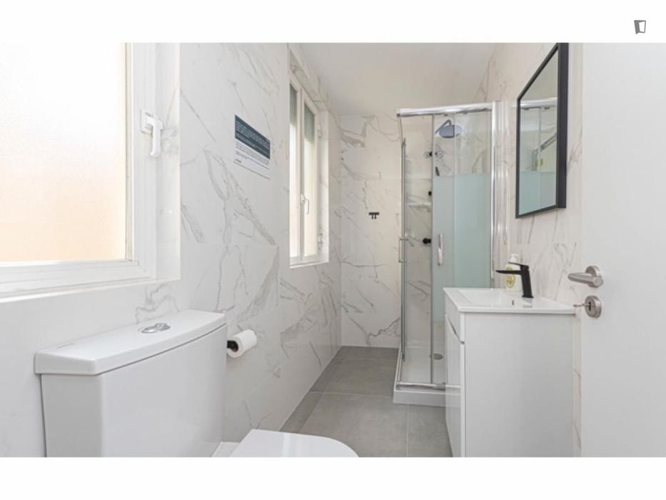 Quarto - localizado em Lapa Lisbon