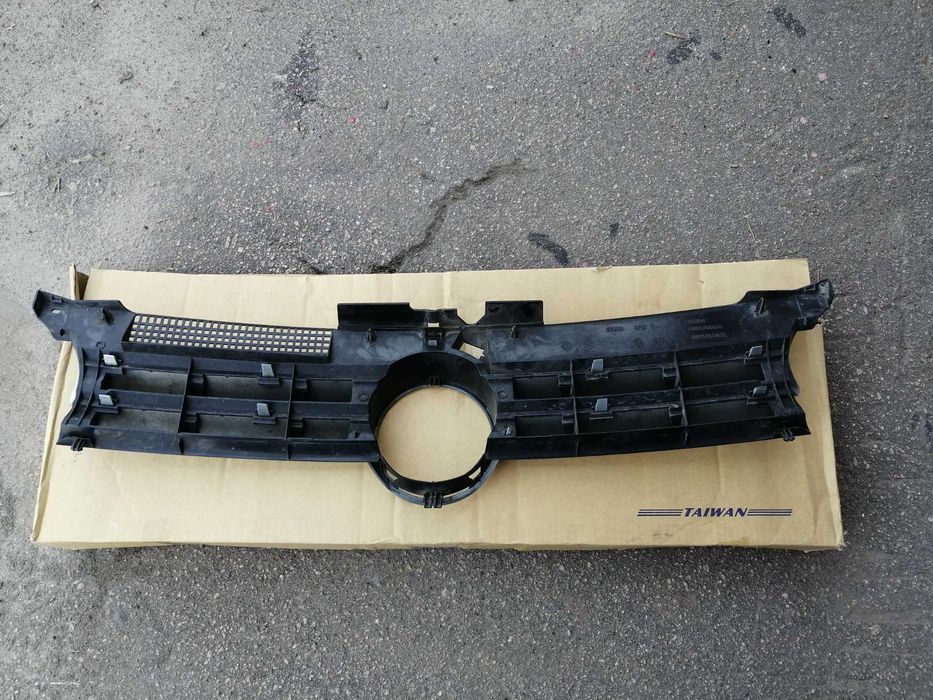 Оригинал Решетка радиатора Volkswagen Golf 4 (IV) б/у
