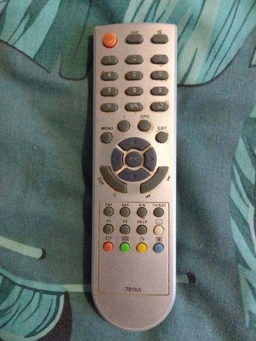 Пульти ДУ до супутникових тюнерів.