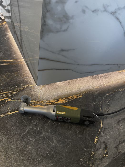 Łazienki, układanie płytek, kamienia, parapety, kominki.