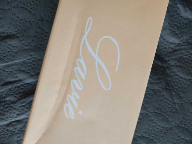 Beżowe Mokasyny z Imitacji Zamszu z Metaliczną Klamerką Karnelia