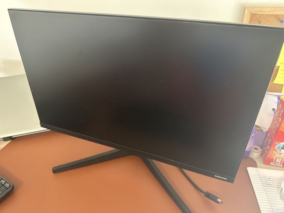 24" Samsung Monitor in Excellent Condition64751907898882120