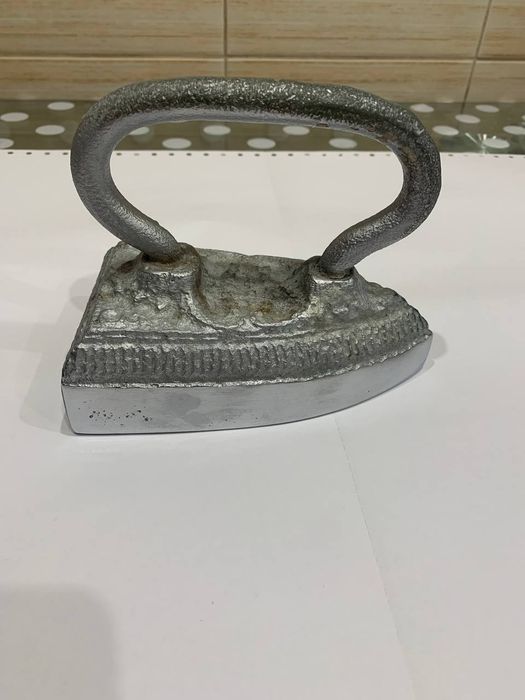 Утюг хромированный ретро.