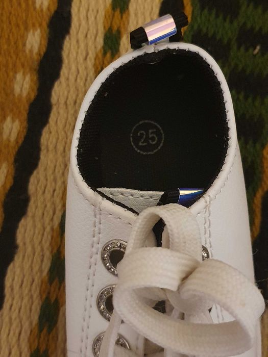 Buty białe dla dziewczynki, rozm. 25