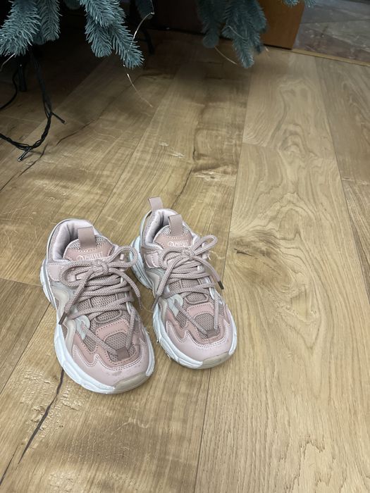 Кросівки на дівчинку