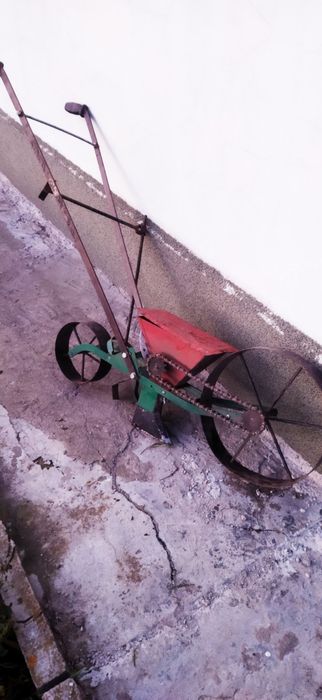 Сівалка ручна для висіву насіння бур'яків