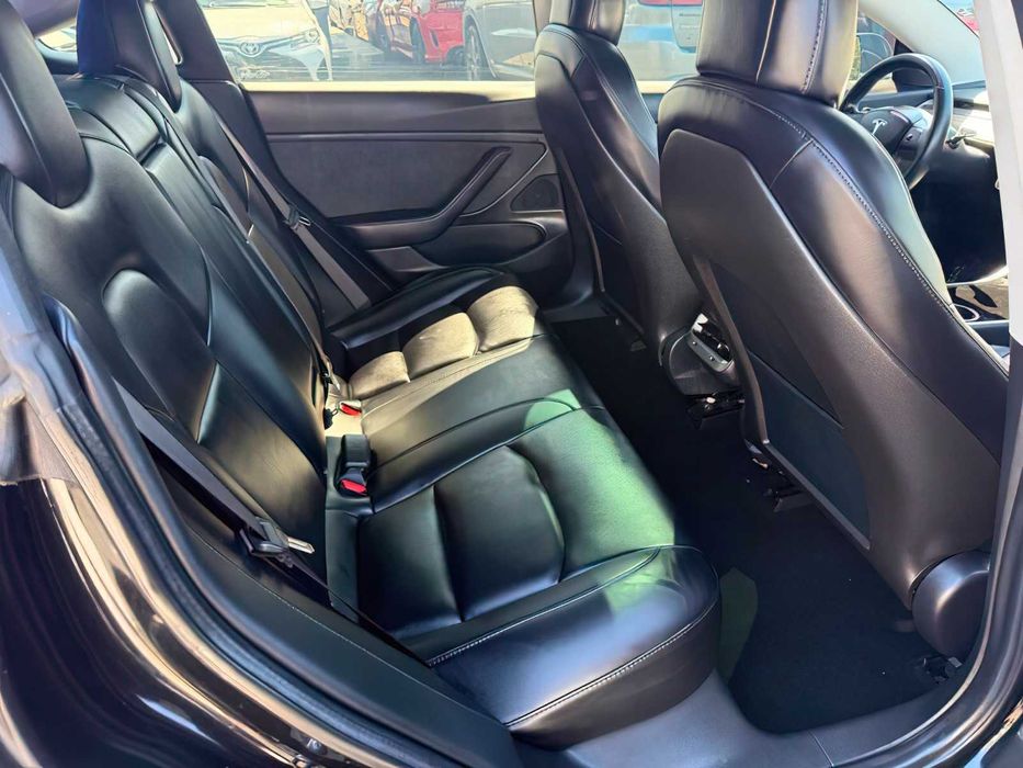 Tesla Model 3 Long Range      2018