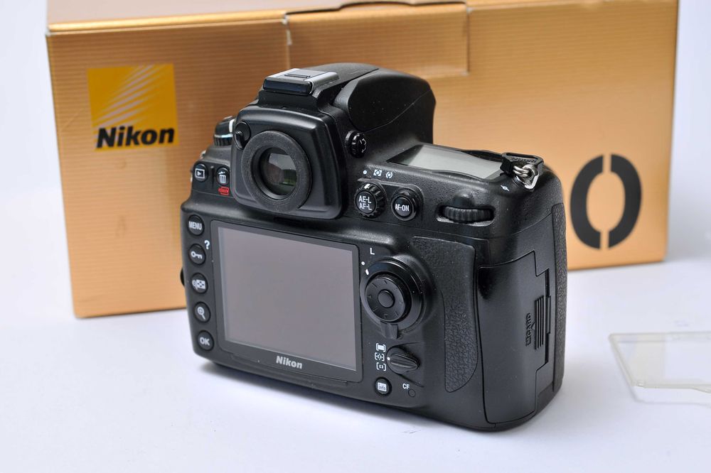 Nikon D700 20mil  disparos.