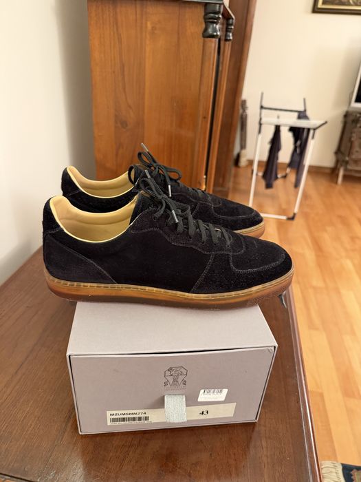 Чорні замшеві кеди Brunello Cucinelli.