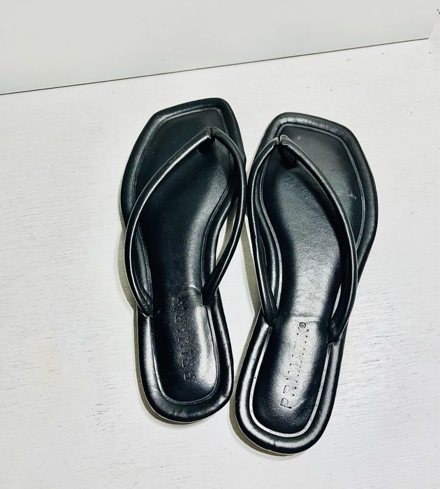 Жіночі босоніжки чорні 35 розмір шльопки шльопанці сланці