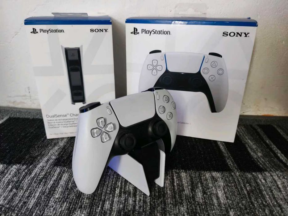 Kontroler PS5 i stacja ładująca