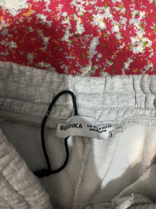 Дуже широкі сірі штани бершка