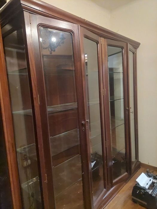 Armário estante com portas