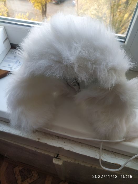 Шапка белая зимня