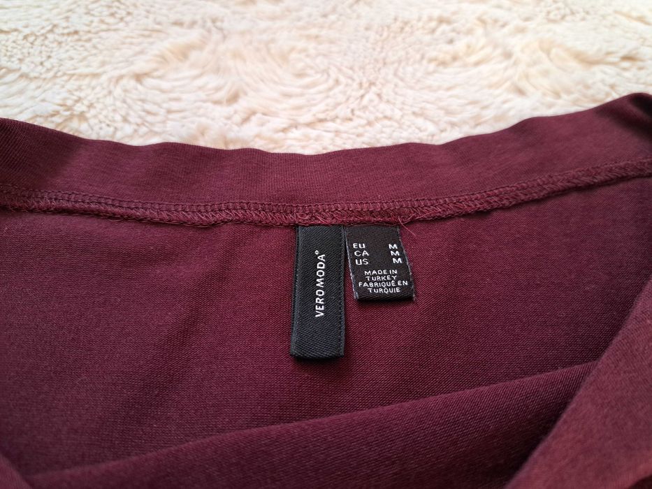 Vero Moda t-shirt bordowy z dekoltem w łódkę