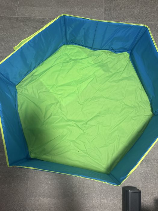 Piscina bebé 88,5 cm diametro,  como nova / cor verde e azul