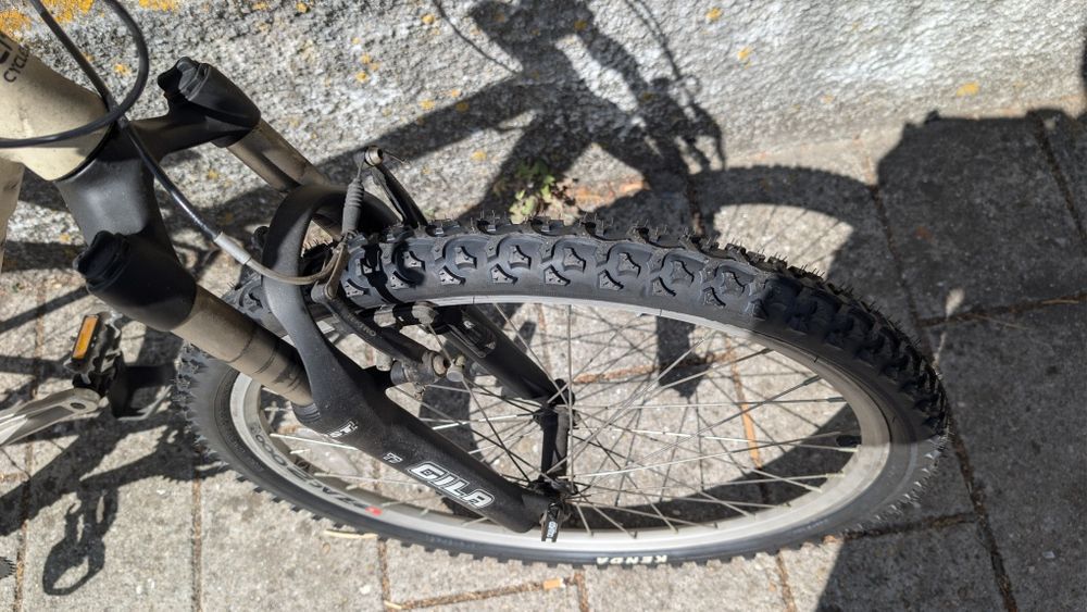 Bicicleta Berg x-pro roda 26, caixa Shimano D'eore 27v