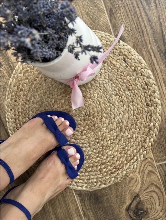 Босоніжки з бантиком на підборах