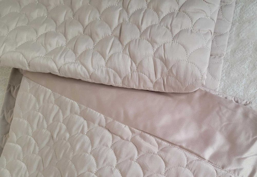 Narzuta beżowa Lavella