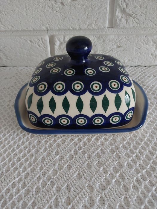 Ceramiczna maselniczka.