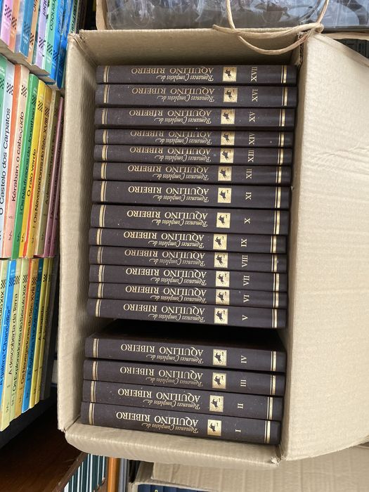 Livros antigos de vários generos