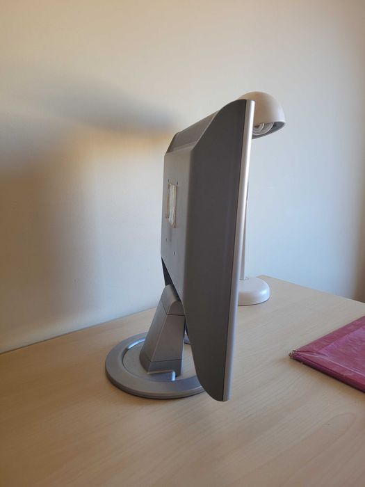 Monitor de computador HPvs17