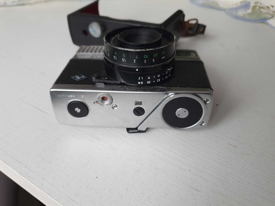 Stary zabytkowy aparat fotograficzny na klisze AGFA optima 200