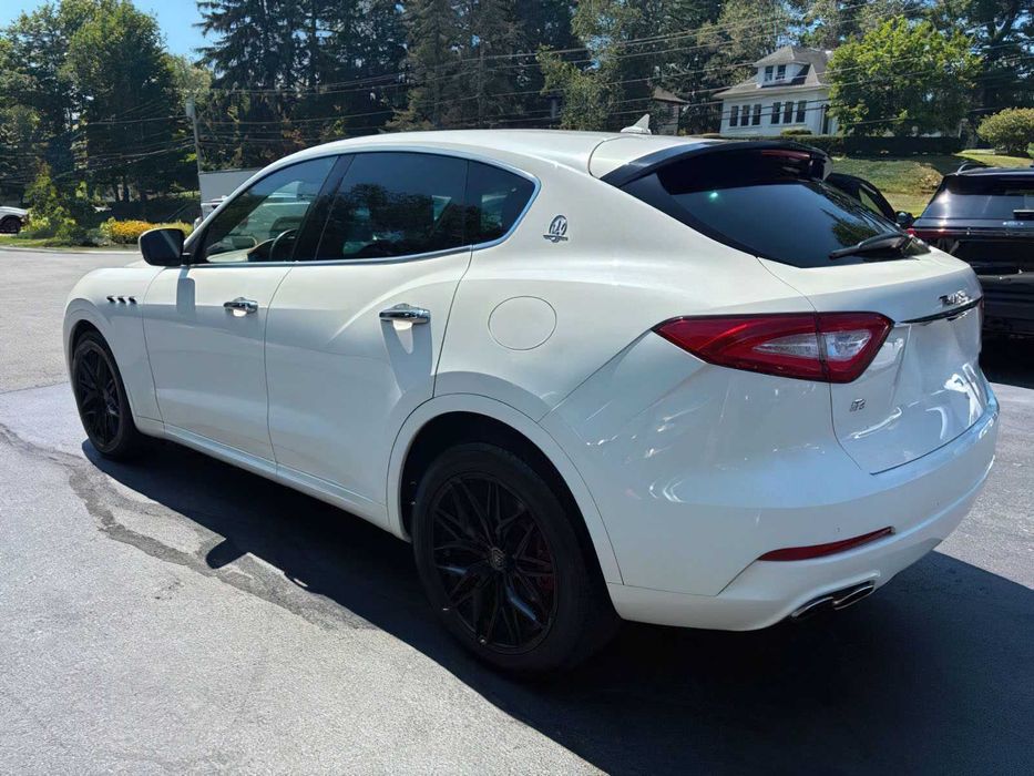 Maserati Levante      2019