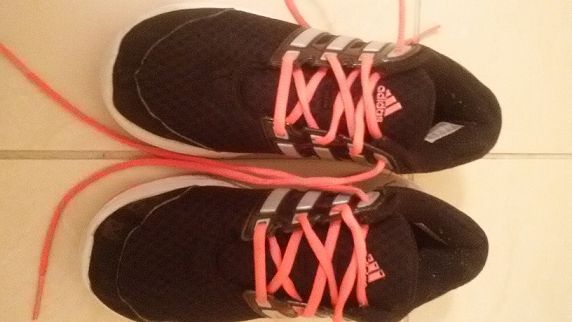 Sprzedam buty adidas kolor czarny rozmiar 35,5