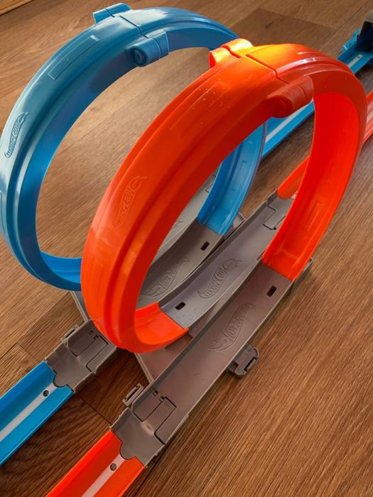 Трек Hot Wheels Подвійна петля