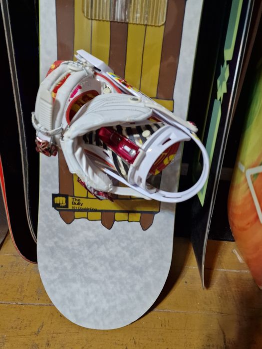 Deska snowboardowa Forum the bully 151 cm z wiązaniami