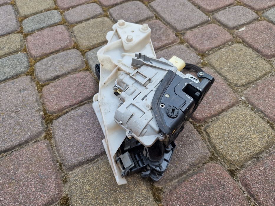 Замок дверей задній лівий VW Passat B6, B7, CC / Audi (7 pin) 3C4839015A