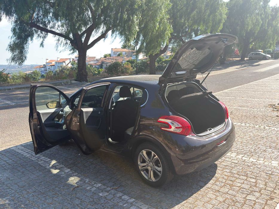 Vendo carro com poucos KMS