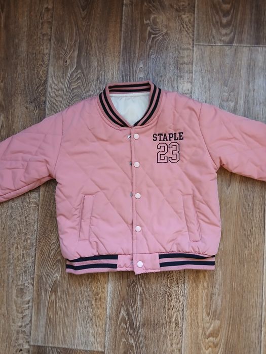 Куртка на дівчинку