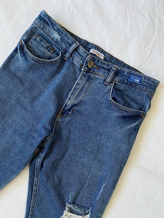 Джинси з рваностями