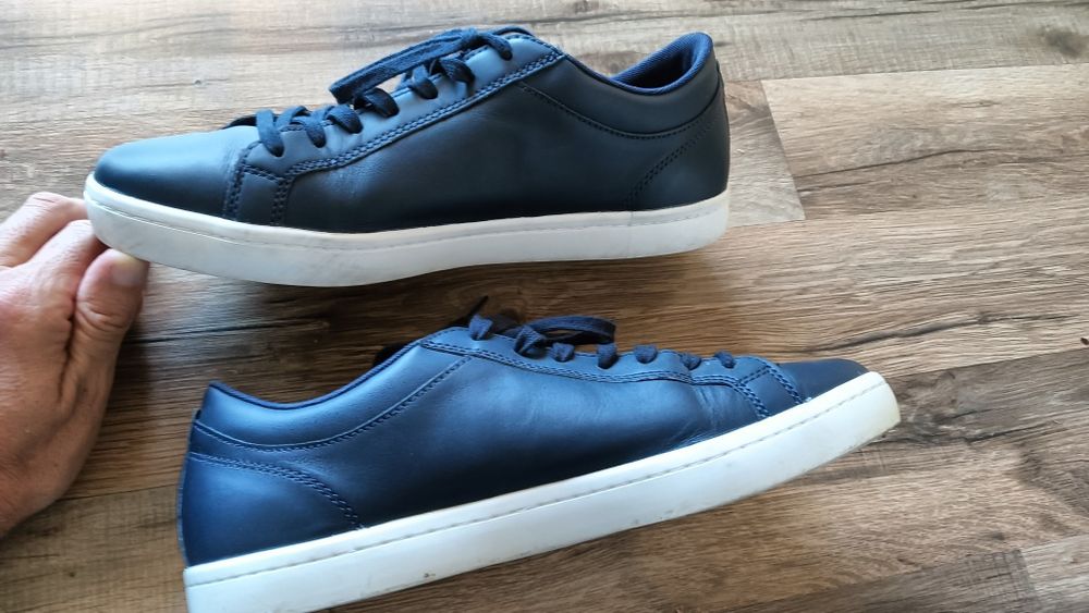 Vendo sapatilhas Lacoste número 44 .