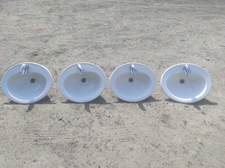 Sprzedam umywalki z bateriami