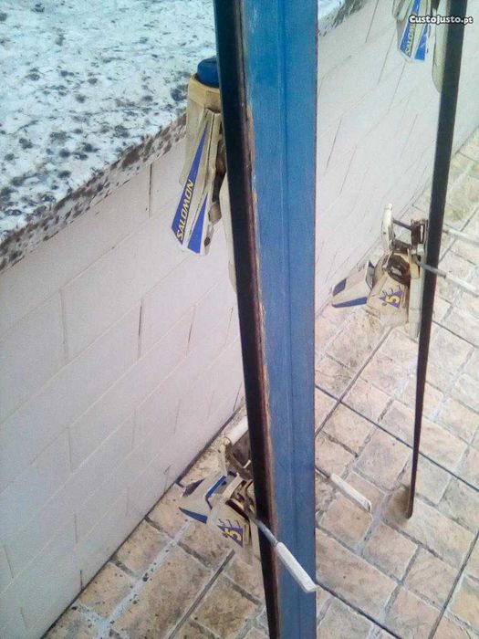 esquis de neve desportivos