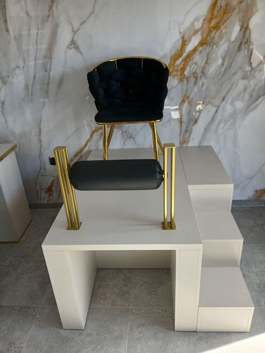 Podest do pedicure z wnęka na krzesło, Nowy PROMOCJA. Dostępnych od ręki.