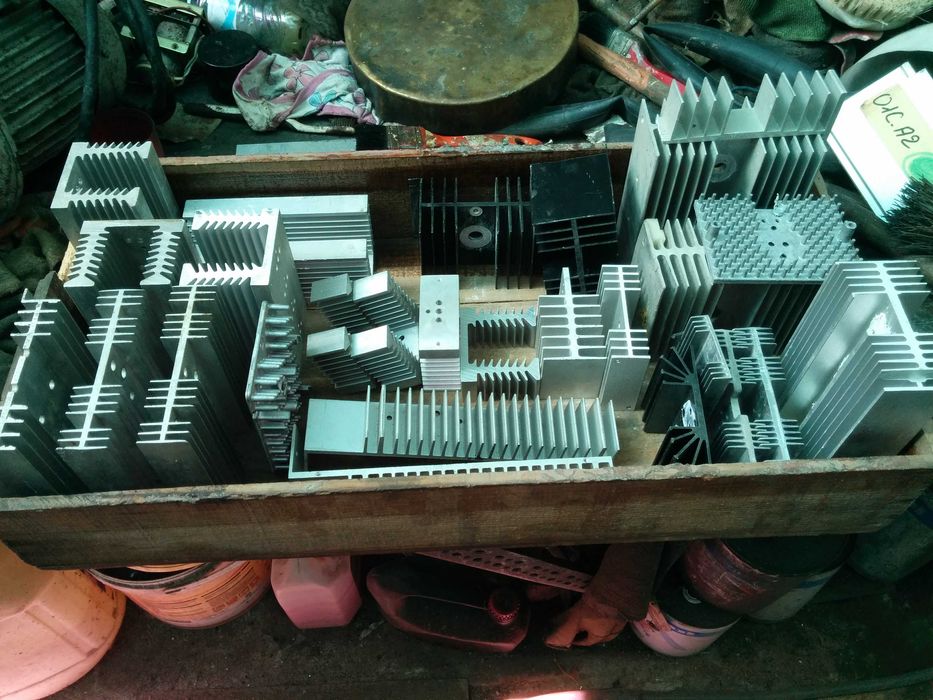 Selling a batch of heat sinks and diodes.64750485725313123