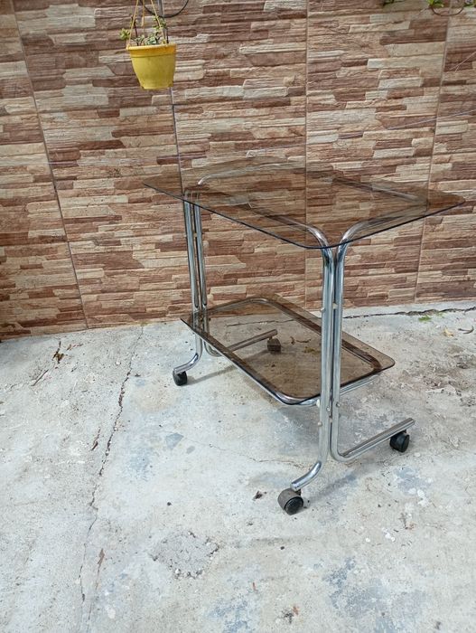 Mesa de apoio/carrinho de chá vintage anos 70 vidros fumados e crimados