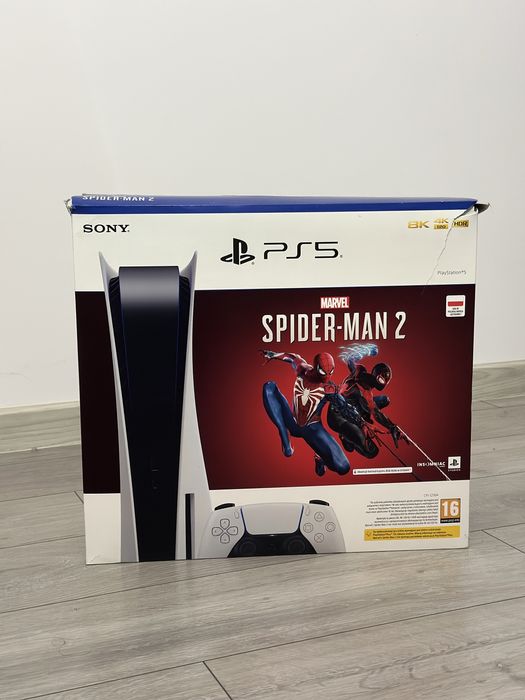 Konsola PlayStation 5 i 2 pady