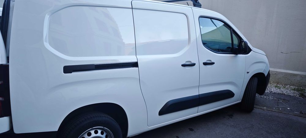 Carrinha Peugeot Partner como nova, pouco  usada,semi nova, longa, caixa estufada