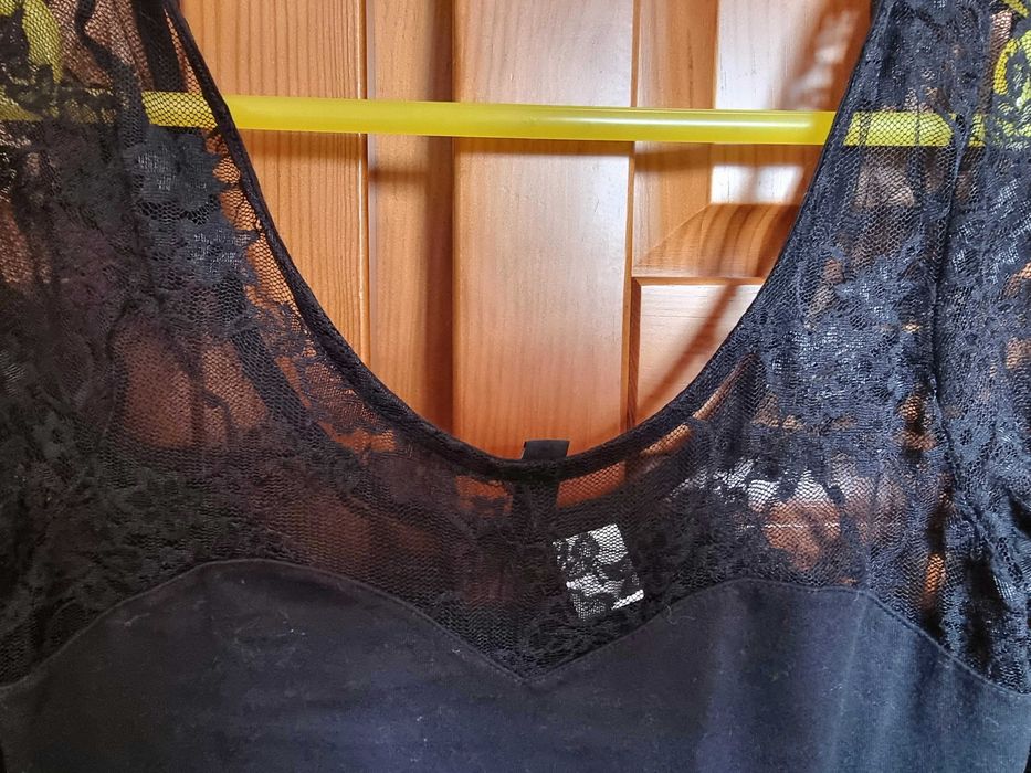 Vestido preto justo e com renda H&M, tamanho 34