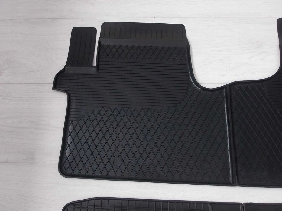 Dywaniki Gumowe Korytkowe Opel Vivaro Renault Trafic Rok 2014 i młodsz