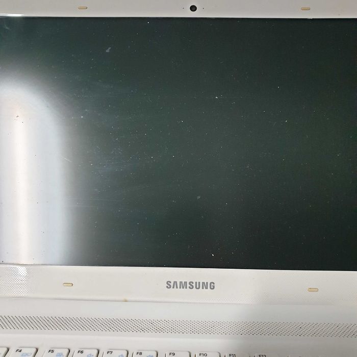 bateria samsung NP270E suporta + 7h00, restantes peças sob consulta