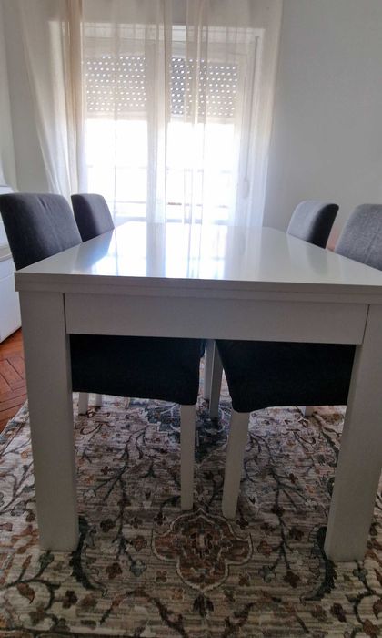 Conjunto mesa jantar e 4 cadeiras