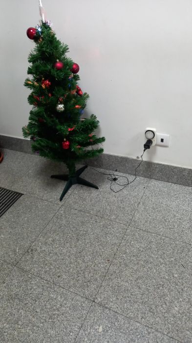 Árvore de Natal 55x120cm - 135 Leds Integradas e Fácil Armação